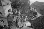 Geburtsstunde der Schweizer Open Airs: Das Folkfestival auf Schloss Lenzburg. (Bild: ETH-Bibliothek Zürich, Bildarchiv)