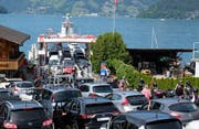 Die Fähre zwischen Beckenried und Gersau ist zurzeit besonders beliebt. (Bild: Sepp Bernasconi)