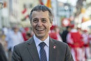 Bundesrat Ignazio Cassis will die Aussenpolitik besser erklären. Die Diplomaten sollen deshalb der Bevölkerung über ihre Arbeit Auskunft geben (Bild: Sempach (30. Juni 2019)).