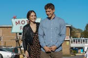 Pierre-Paul Daoust (Alexandre Landry) kommt nicht nur zu Geld, sondern trifft auch noch auf die schöne Camille (Maripier Morin). (Bild: Filmcoopi)