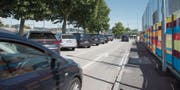 Die strengere Bewirtschaftung, beispielsweise beim Schwimmbadparkplatz, fällt weg. Bild: Lisa Jenny (9. August 2019)