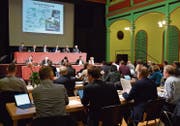 Kommt es im Parlament zu Abstimmungen, herrscht innerhalb der Parteien längst nicht immer Einigkeit. Bild: Nicola Ryser