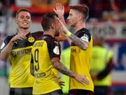 Marco Reus und Paco Alcacer (von rechts) sichern dem BVB mit ihren Toren den Einzug in die nächste Cuprunde (Bild: KEYSTONE/AP/MARTIN MEISSNER)