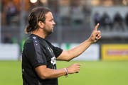 Brühls Trainer Heris Stefanachi gibt Anweisungen von der Seitenlinie.(Bild: Michel Canonica/TAGBLATT)