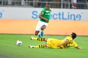 St.Gallens Dereck Kutesa gegen Dortmunds Mats Hummels. (Bild: Ralph Ribi)