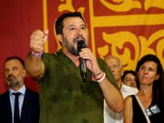 Der italienische Innenminister Matteo Salvini hat ein Verbot für die Landung in Italien des deutschen Rettungsschiffes «Alan Kurdi» mit 13 Migranten an Bord unterzeichnet. Das bestätigte das italienische Innenministerium am Sonntag. (Bild: KEYSTONE/EPA ANSA/NICOLA FOSSELLA)