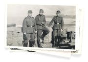 Karl-Heinz Mayer (Mitte) als Soldat im Dienst der Nazis. Aufgenommen im französischen Biarritz 1940. (Bild: ZVG)