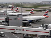 Auch heute dürften die Maschinen der britischen Fluggesellschaft am Boden bleiben. (Bild: KEYSTONE/EPA/ANDY RAIN)