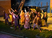 Laiendarsteller aus Steinach und Profi-Schauspieler brachten ein Stück Steinacher Geschichte auf die Bühne. (Bild: PD)