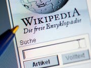 Das Web-Lexikon Wikipedia war am letzten Freitag Opfer einer Cyber-Attacke. (Bild: KEYSTONE/AP dapd/MICHAEL GOTTSCHALK)