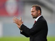 Applaus für die Spieler von U21-Nationalcoach Mauro Lustrinelli (Bild: KEYSTONE/GIAN EHRENZELLER)