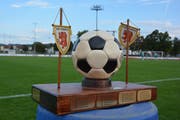 Der Pokal ging dieses Jahr an die Herren der Stadtverwaltung. (Bild: Mathias Frei)