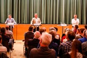 Michael Aebisegger, Andreas Graf und Roger Keller (v.l.) stellen sich beim Wahlpodium den Fragen. (Bild: Rudolf Hirtl)