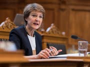 Verkehrsministerin Simonetta Sommaruga hat im Ständerat zum wiederholten Mal eine Debatte zur Umfahrung Oberburg mitverfolgt. Noch sind sich die Räte nicht einig, ob für das Verkehrsprojekt Bundesgelder fliessen sollen. (Bild: KEYSTONE/ALESSANDRO DELLA VALLE)
