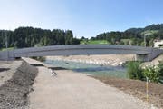 Die Thurbrücke in Ulisbach wurde betoniert und anschliessend an ihren definitiven Standort verschoben. (Bild: Sabine Camedda)