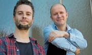 «Am Grund» heisst das neue, zweite Album der Ostschweizer Jazzmusiker Fabian M. Mueller (links) und Reto Suhner. Bild: PD