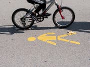 Heutzutage fahren weniger Kinder und Jugendliche mit dem Velo zur Schule als noch vor zwanzig Jahren. (Bild: KEYSTONE/ENNIO LEANZA)
