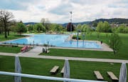 Am Wochenende lädt das Freibad Bergholz in Wil zum «Stöpselziehen», dem Saisonendefest. (Bild: Hans Suter)