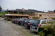 Auch die Schüler des BWZ in Giswil wären von den hohen Parkplatztarifen betroffen. (Bild: Corinne Glanzmann, 10. September 2019)