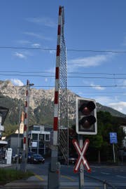 Die Bahnschranke in Schaan wurde von einem bisher unbekannten Fahrzeuglenker beschädigt. (Bild: PD)