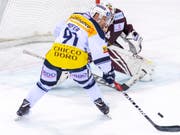 Fabio Hofer schoss Ambri beim Cupspiel in Dübendorf in der 4. Minute der Verlängerung zum Sieg (Bild: KEYSTONE/MARTIAL TREZZINI)