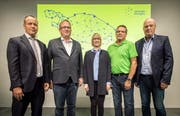 Marcel Keller, Filialleiter der TKB in Weinfelden, Kurt Brunnschwiler, Präsident von Smarter Thurgau, Isabel Pedersen, Marketing Smarter Thurgau, Heinz Schadegg, Wega-Präsident und Heinz Hodel, Projektleiter Wega von Smarter Thurgau. (Bild: Reto Martin)