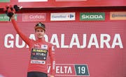 Weiterhin im roten Vuelta-Trikot: der Slowene Primoz Roglic. Bild: Javier Lizon/Keystone (Guadalajara, 11. September 2019)