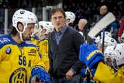 Ex-Davos-Trainer Arno Del Curto spielt jetzt regelmässig Golf. Mit Hockey beschäftigt er derzeit nicht. (Bild: Keystone)