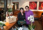 Hugo und Priska Schudel führen mittlerweile das Restaurant Schoren. (Bild: Ralph Ribi)