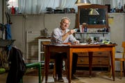Filmer Eric Bergkraut ist jetzt auch Autor. Fotografiert am 3. September 2019 in seinem Atelier in Zürich Binz. (Bild:Sandra Ardizzone)