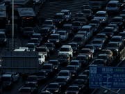 Auto-Absatz in China geht weiter zurück - auch E-Autos schwächeln. (Bild: KEYSTONE/AP/ANDY WONG)