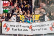 Davoser und Frauenfelder Anhänger hatten keine Mühe, Seite an Seite zu stehen. (Bild: Reto Martin)