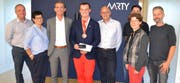 Bei der Ehrung des Bronzemedaillengewinners; von links: Hans und Ursi Grepper, Regierungsrat Beat Jörg, Patrick Grepper, Peter Arnold und Christoph Schuler (Marty AG), Amtsvorsteherin Yvonne Slongo und Karl Marbet, Ausbildungsberater, Amt für Berufsbildung. (Bild: PD)