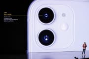 Die Zweifach-Kamera des iPhone 11, Auflösung: 12 Megapixel. Bild: EPA)