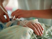Welches Medikament könnte einen Tumor am besten bekämpfen? Bei der Entscheidung bekommen Mediziner am Unispital Genf Unterstützung durch Künstliche Intelligenz. (Bild: KEYSTONE/GAETAN BALLY)