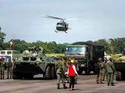 Mitglieder der venezolanischen Armee zu Beginn der Militärübung an der Grenze zu Kolumbien. (Bild: KEYSTONE/EPA EFE/JOHNNY PARRA)