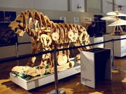 Nach Plänen des Universalgelehrten Leonardo da Vinci: Experten aus Italien haben ein zwei Meter grosses Löwen-Raubtier aus Holz und mit einem Metall-Mechanismus nachgebaut. (Bild: Leonardo3 Museum)