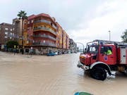Überschwemmungen in Spanien: In der Stadt Molina de Segura stehen Strassenzüge unter Wasser. (Bild: KEYSTONE/EPA EFE/MARCIAL GUILLEN)