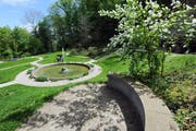 Blick in den bereits 2008 wiederhergestellten Teil des Schlossparks. (Bild: Nana do Carmo/1. Mai 2012)