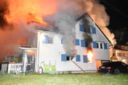 Das Zweifamilienhaus in in Lütisburg Station wurde vollständig von den Flammen verschlungen. (Bild: Kapo)