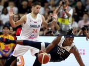 Nächster Sturz der US-Basketballer: Auch Serbien ist an der WM in China zu stark für die USA (Bild: KEYSTONE/AP/NG HAN GUAN)