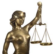 Der Fall rund um die Erhebung von Gebühren für die Nutzung der Schul- und Sportanlagen wird die Justiz noch weiter beschäftigen. (Bild: Andrey Burmakin/Fotolia)