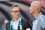 Präsident Matthias Hüppi würde den Cup am liebsten gewinnen, St.Gallens Trainer Peter Zeidler will in Winterthur einfach weiterkommen. (Bild: Claudio Thoma/Freshfocus)