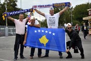 Die Fans der Kosovo-Nati vor dem Spiel gegen England. (Bild: EPA/NEIL HALL, 10. September 2019)