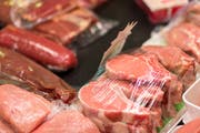 Ist Fleisch das neue Rauchen? Die Schweizer Politik diskutiert über den Fleischkonsum und seine Folgen. (Bild: Sandra Ardizzone)