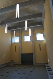 Blick ins Innere: Der schlichte Abdankungsraum, der für Zeremonien aller Art genutzt werden kann.