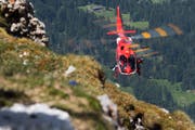 Der Verletzt konnte mit der Rega geborgen werden. (Bild: Benjamin Manser)