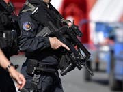 Französische Sicherheitskräfte nahmen den unter Terrorverdacht stehenden Diplomaten diesen Sommer in Gewahrsam. (Bild: KEYSTONE/EPA/JULIEN DE ROSA)
