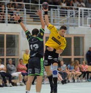 Altdorf mit Spielertrainer Mario Jelinic (am Ball) könnte mit einem Heimsieg gegen Dagmersellen die Tabellenführung verteidigen. Bild: Urs Hanhart (Muotathal, 31. August 2019)