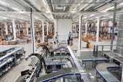 Im erweiterten Logistikzentrum von Fust in Oberbüren. Fust hat 70 Millionen Franken investiert. (Bilder: Ralph Ribi, 12. September 2019)